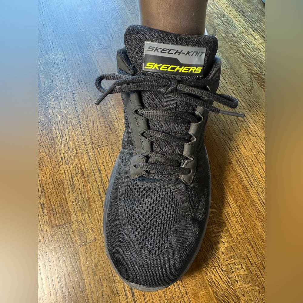 Skechers Mens Size 10.5 Black Walking Running Shoes Sneakers